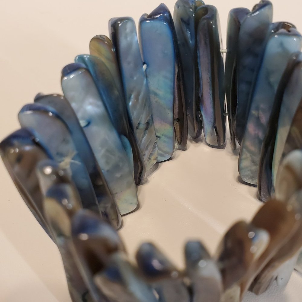 Blue Shell Bracelet - Handcrafted - Stretch - Picture 2 of 3
